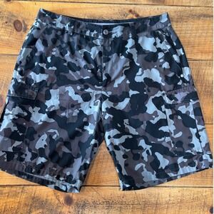 Under Armour Mens UA Fish Hunter Cargo Shorts Black Gray Camo Pockets Size 34